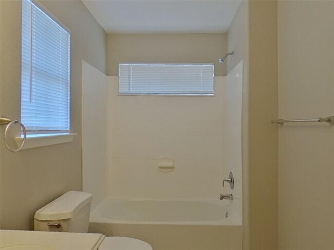 Building Photo - 33107 Cottonwood Bend
