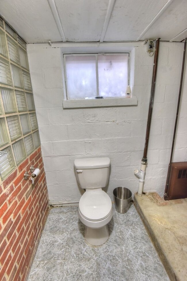 Building Photo - 2 Bedroom Home For Rent in Greensburg