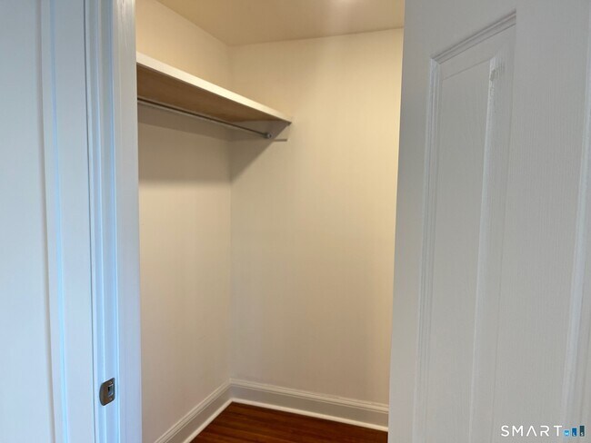 Building Photo - 446 Old Stratfield Rd