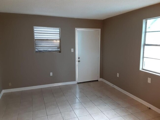 Building Photo - 3718 Avenue M 1/2