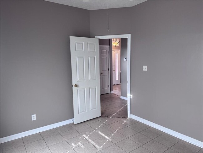 Building Photo - 1924 Dundee Dr