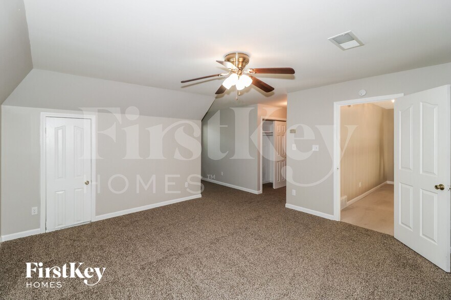 Building Photo - 8410 Walnut Tree Dr