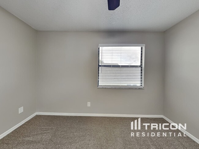 Building Photo - 15130 Heathridge Dr
