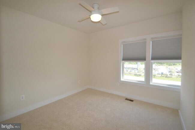Building Photo - 44840 Tiverton Sq