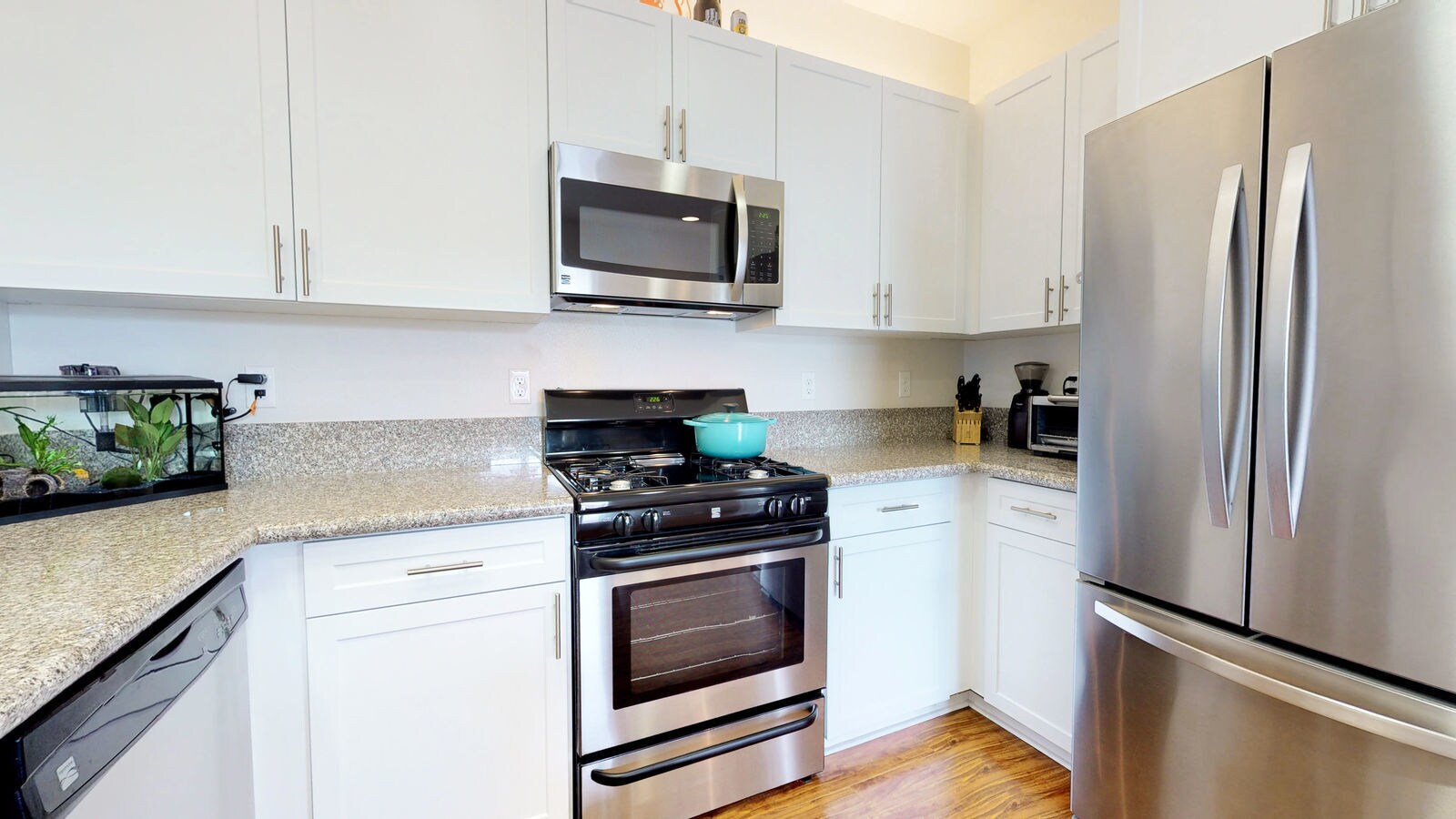 Building Photo - 955 Humbert Ave