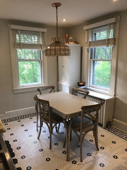 Building Photo - 115 E Laurel Ave