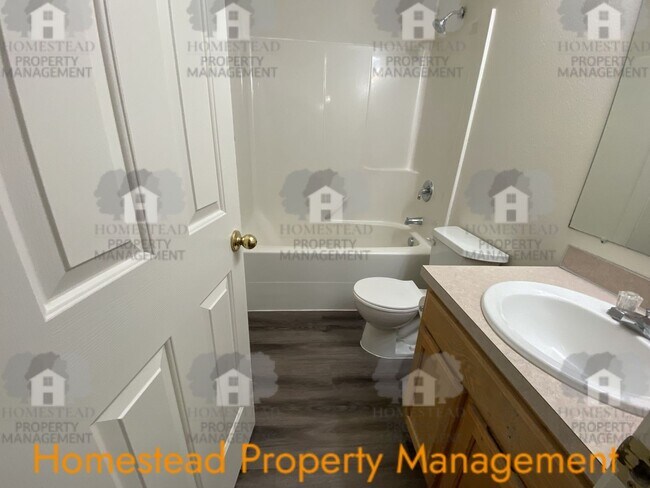 Building Photo - 599