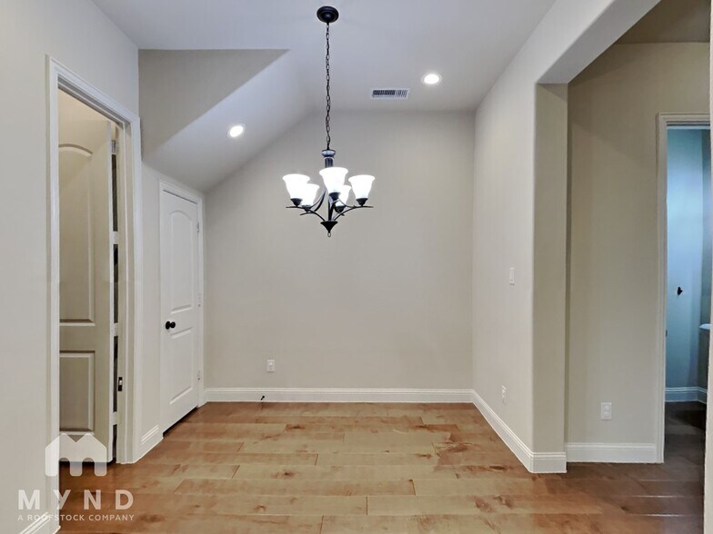 Building Photo - 4144 Riverside Dr