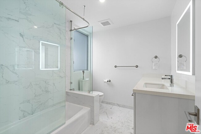 Building Photo - 507 Orlando Ave