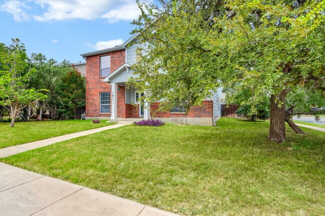 Building Photo - "Spacious 6-Bedroom Haven with 4 Full Bath...