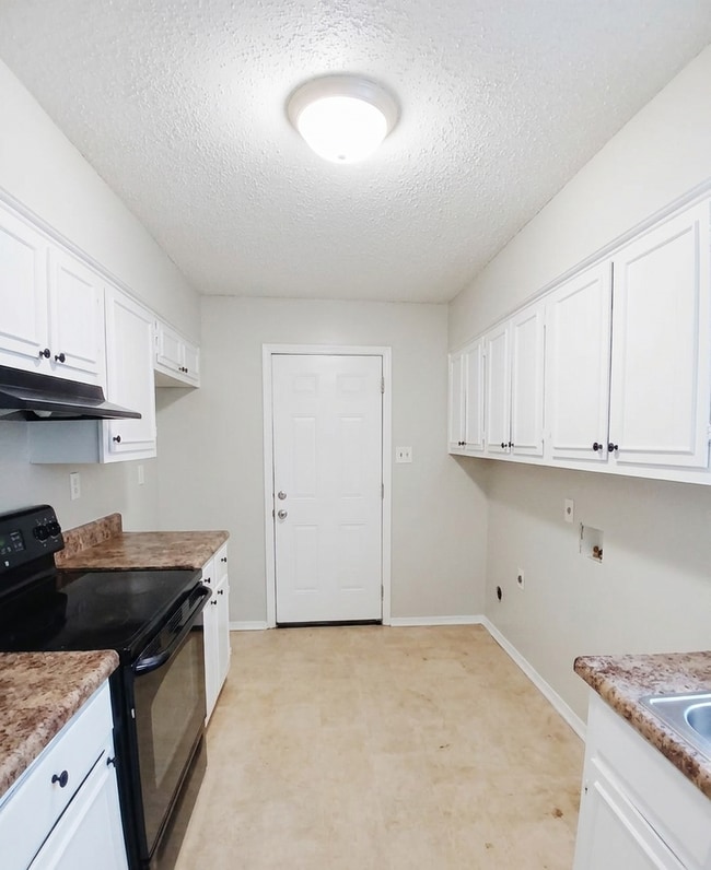 Building Photo - Move-in Ready! Charming 3 Bdrm - 2 Bath | Freshly Painted & Updated