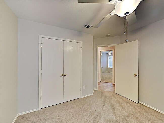 Building Photo - 705 W Colony Dr
