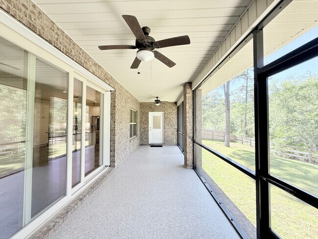 Building Photo - Luxurious 4-Bedroom Home