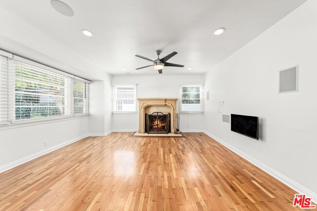 Building Photo - 4221 Stewart Ave