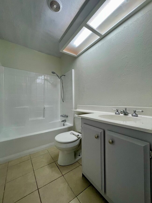 Building Photo - Cozy 3 Bedroom 2 Bathroom Home in El Cajon!