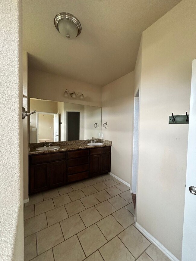 Building Photo - Charming 4-Bedroom, 2-Bath Home in Homestead at Parks Bell