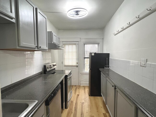 Building Photo - 513 E 19th St