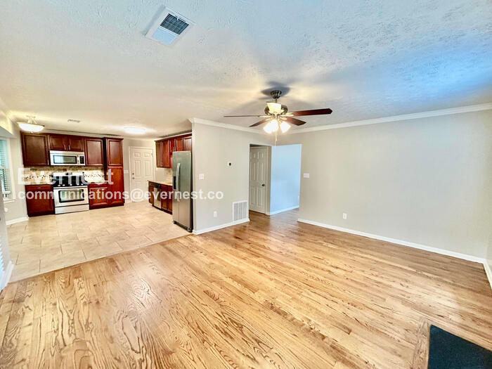 Building Photo - 655 S Preston Ct