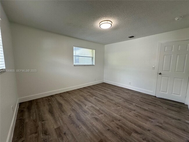 Building Photo - 116 NW 2nd Ave