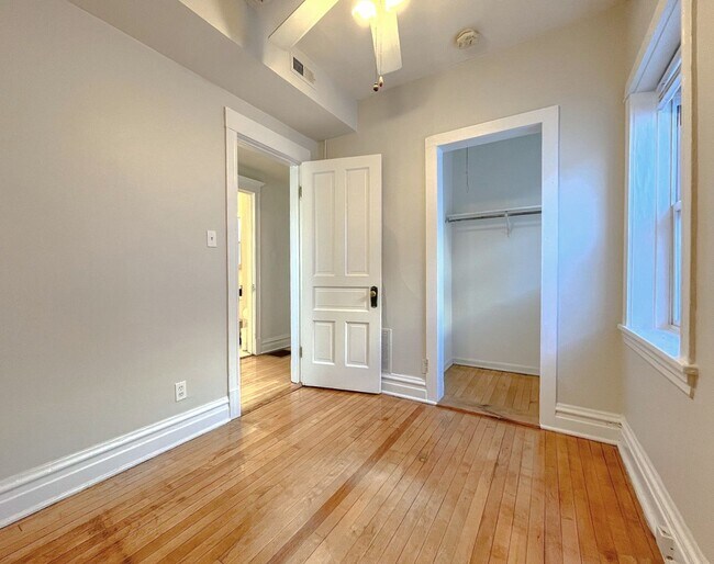 Building Photo - 2442 N Ashland Ave