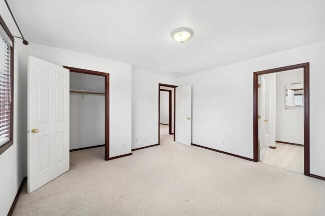 Building Photo - 3 bedroom in Seattle WA 98144