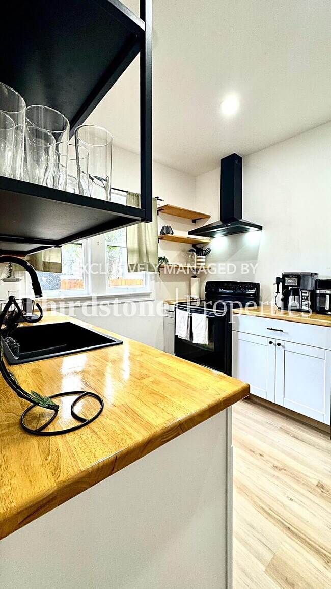 Primary Photo - 2518 Dellwood Ave