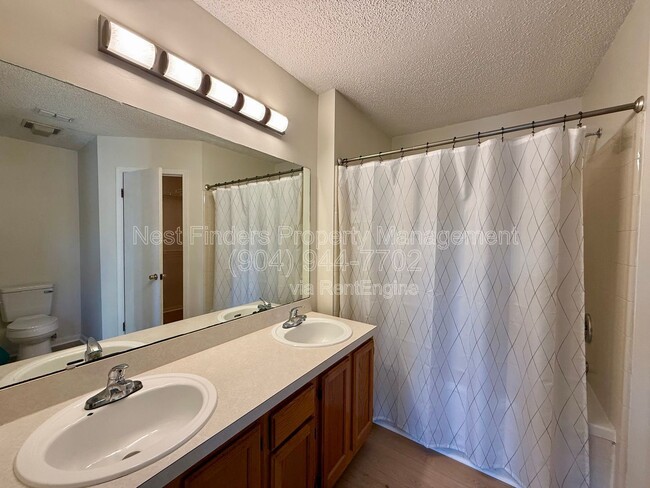 Building Photo - 3785 Union Pacific Dr E