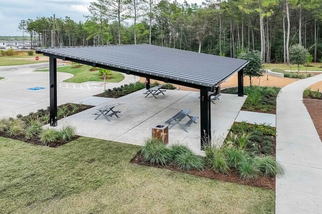 Building Photo - 5608 Poinsettia Pl