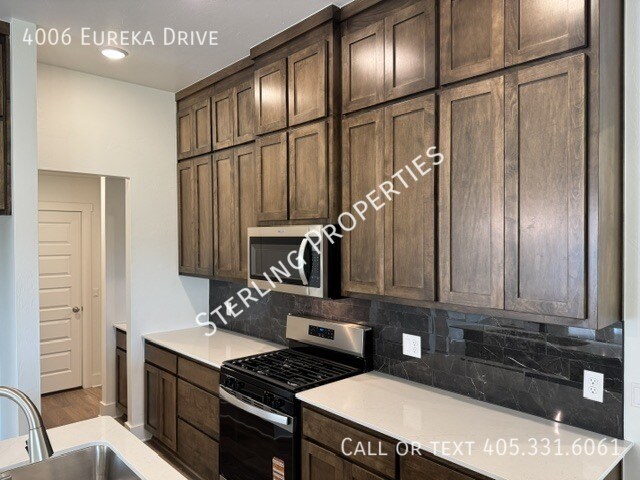Building Photo - 4006 Eureka Dr