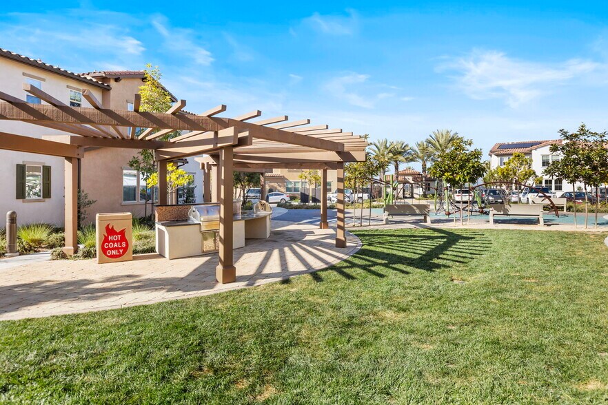 Building Photo - 1073 Delpy View Pt