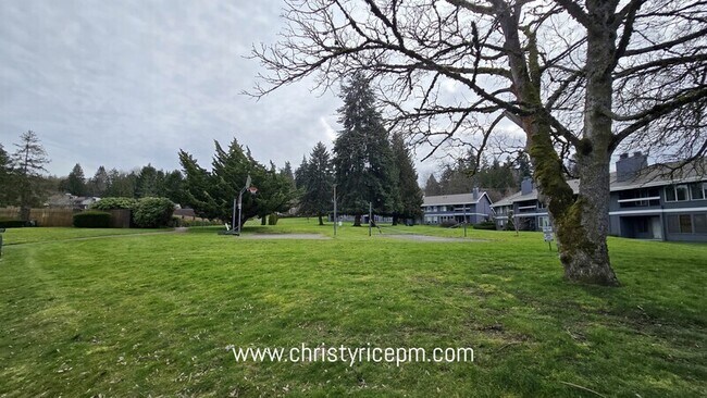 Building Photo - 11010 NE 68th St