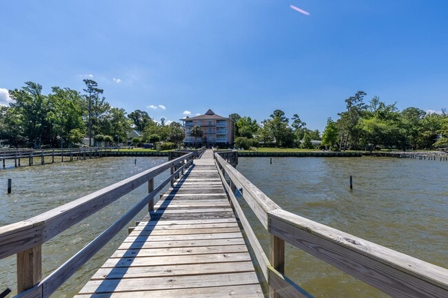 Building Photo - Available now! Top-Floor Bayfront Condo | 2BR · 2BA · Private Balcony · Pool & Wharf Access