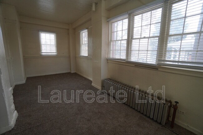 Building Photo - 834 N Clarkson St