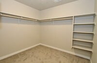 Building Photo - Spacious Home w/Open Floor-Plan