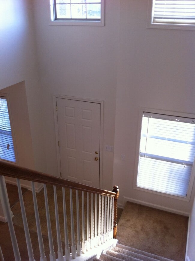 Building Photo - Lovely, Upscale Home! All Electric, Garage, Fenced Backyard; $1,900/Mo with 2 Yr Lease!