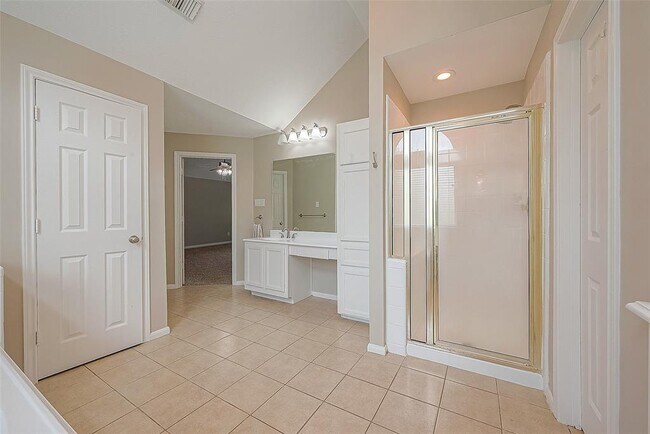 Building Photo - 1618 Savannah Dr
