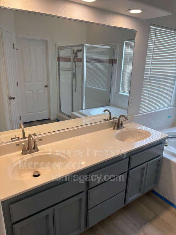 Building Photo - 3031 Daggett Dr