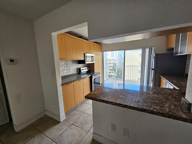 Building Photo - 677 NE 24th St