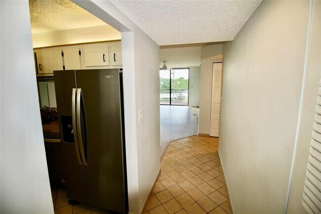 Building Photo - 1810 N Lauderdale Ave