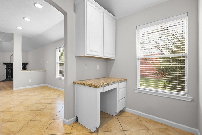 Building Photo - 25910 N Lakefair Dr