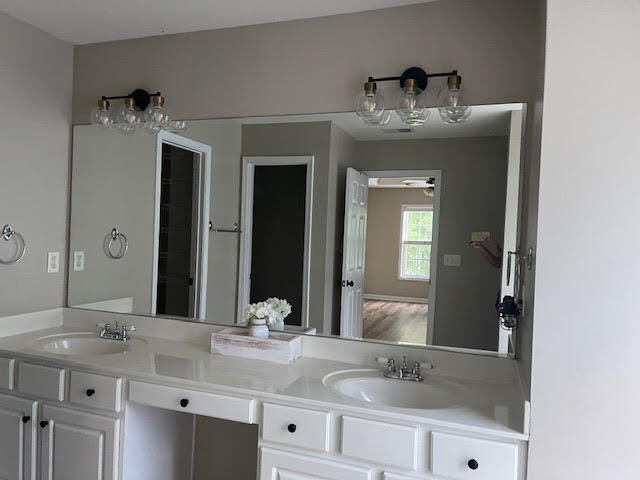 Building Photo - Welcome to this stunning 4-bedroom, 3-bath...
