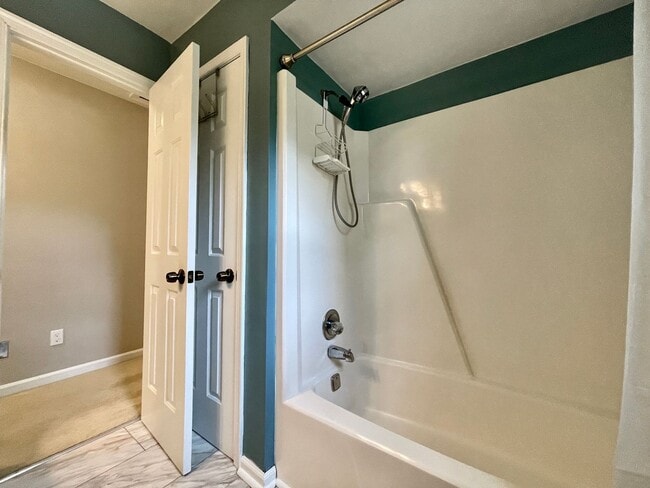 Building Photo - Available NOW! A 4-6 Bedroom Home! Attache...