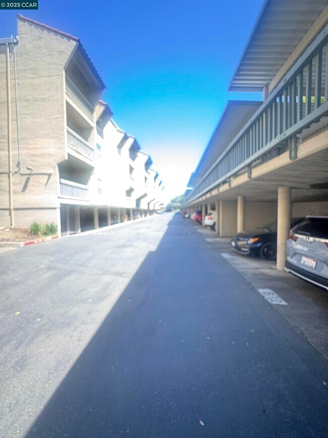 Building Photo - 1085 Murrieta Blvd
