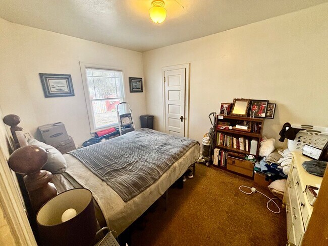 Building Photo - 404 S Van Buren St