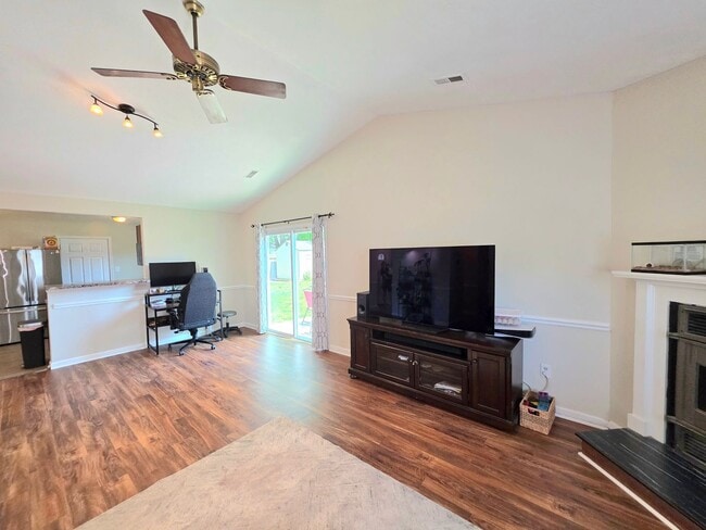 Building Photo - Move In Ready 3 Bedroom Ranch!