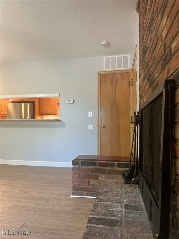 Building Photo - 7045 Carriage Hill Dr