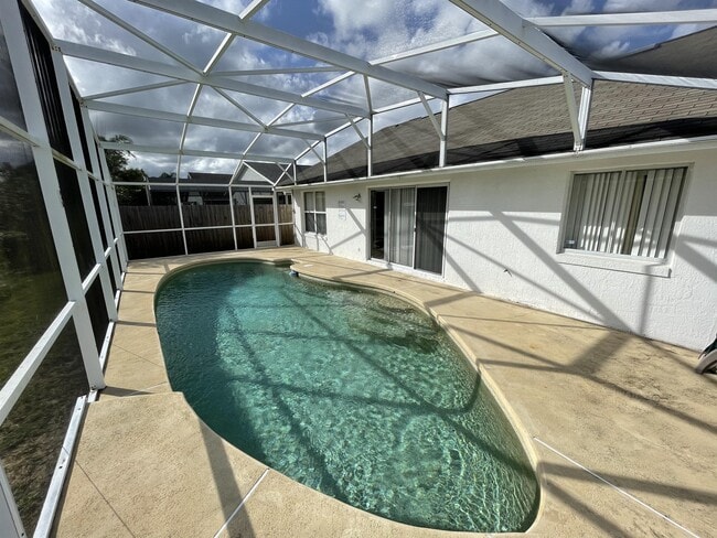 Building Photo - 3041 Bloomsbury Dr