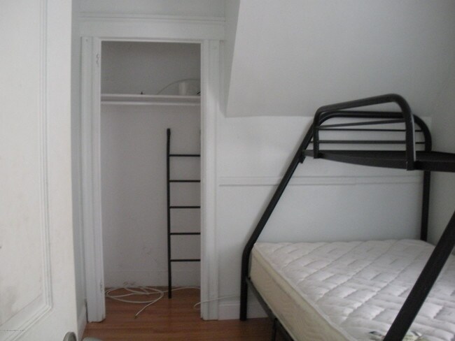 Building Photo - 216 12th Ave