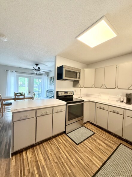 Building Photo - 1601 27th Ave