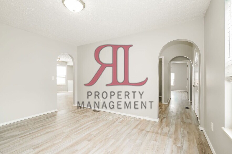 Building Photo - 26 E Woodfield Dr